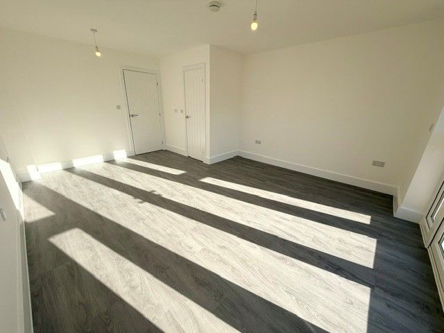 Property photo 3 of 7 Living Room