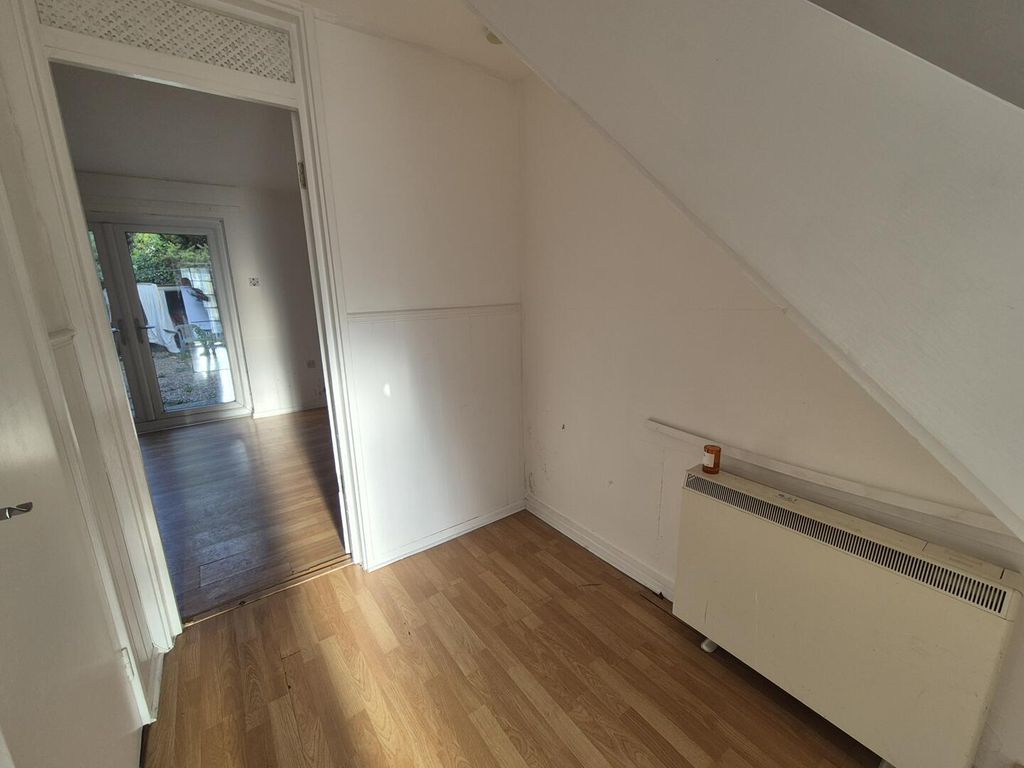 Property photo 3 of 12 Hallway