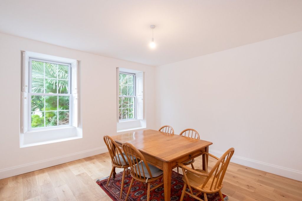 Property photo 3 of 21 Picture No. 02