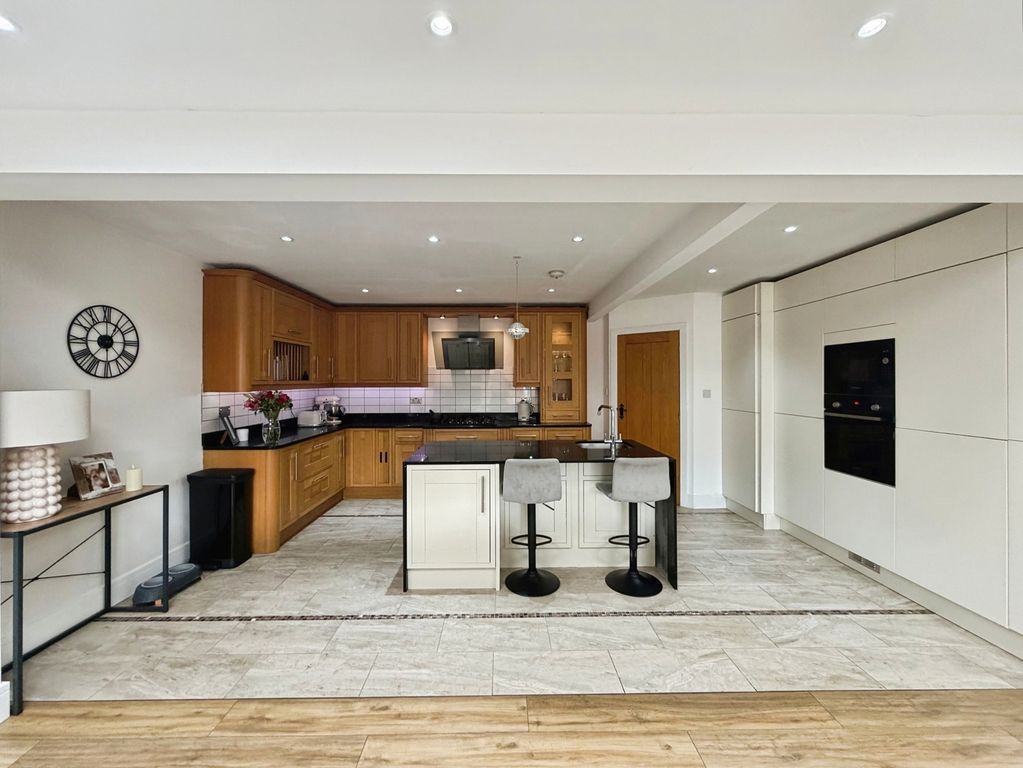 Property photo 3 of 21 Pbox-Img.Jpg