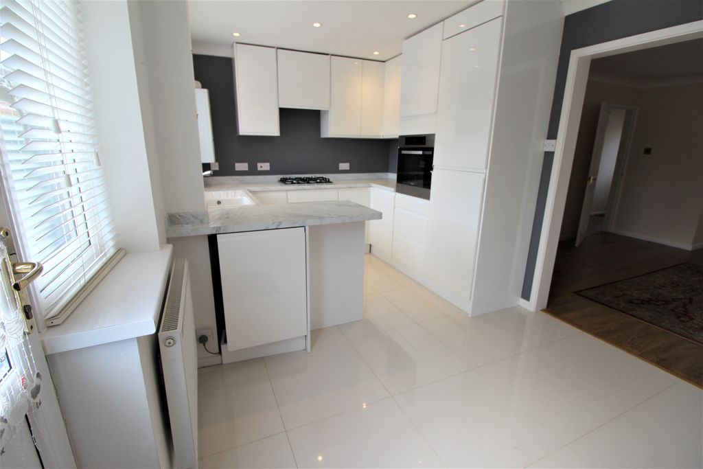 Property photo 2 of 30