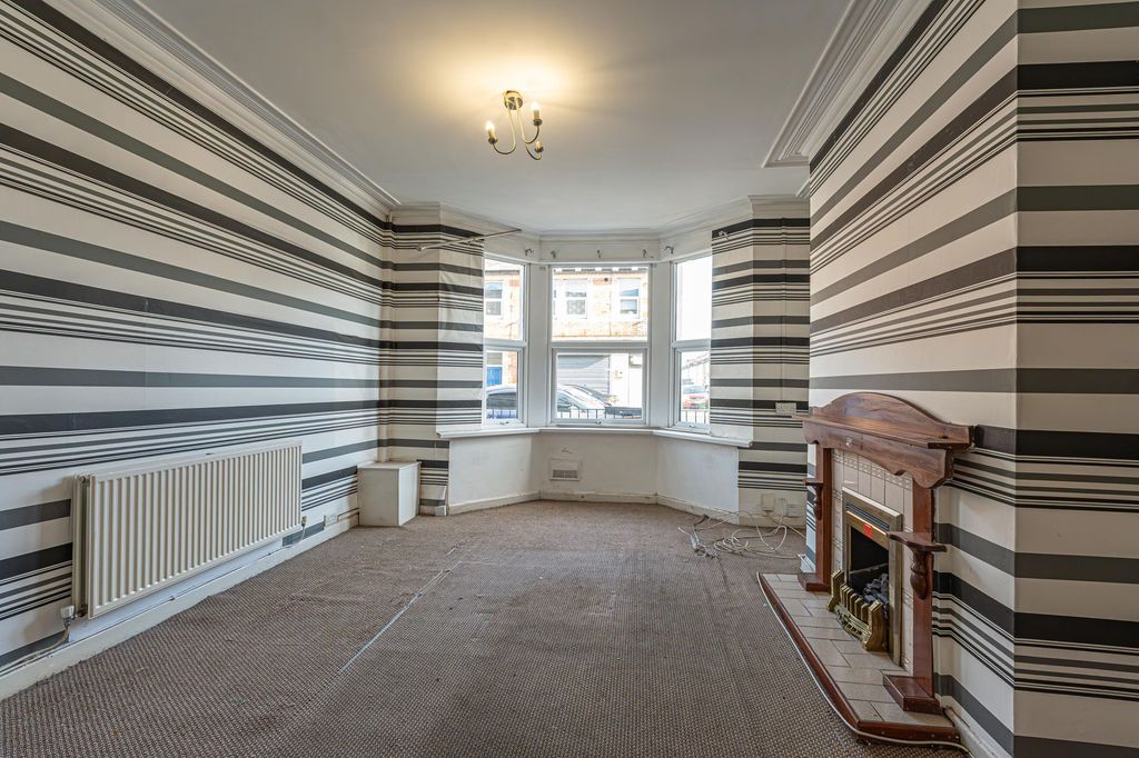 Property photo 3 of 34