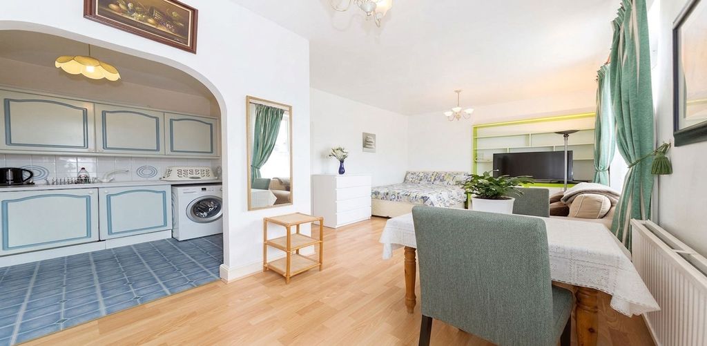 Property photo 1 of 2
