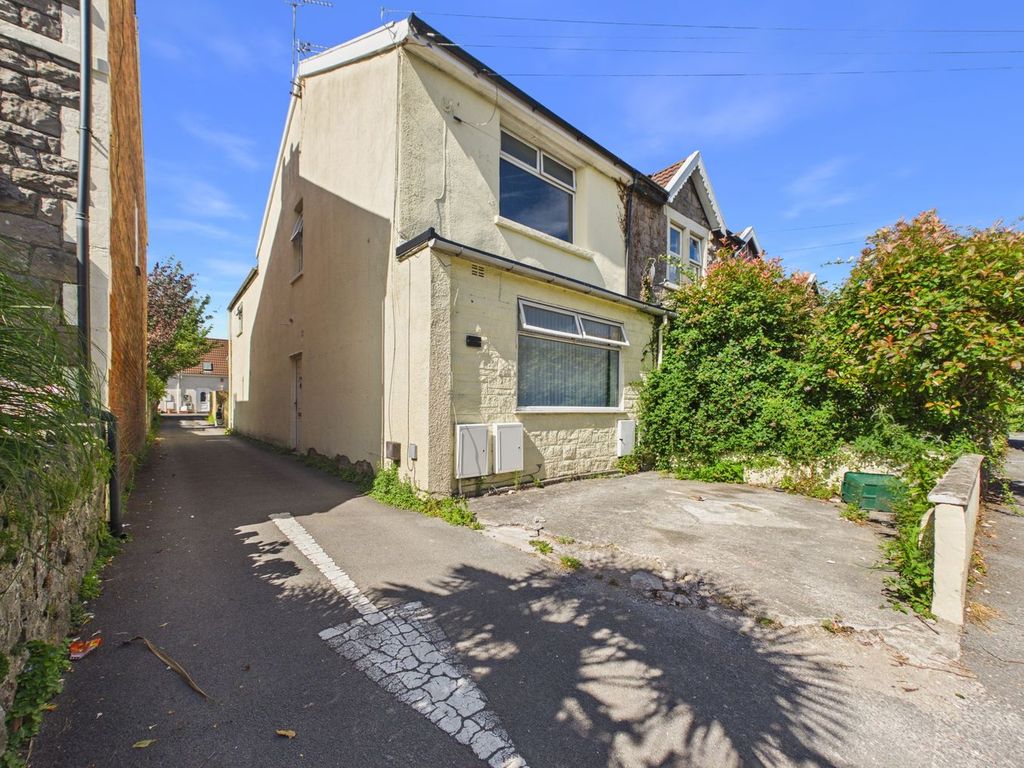 Property photo 1 of 8