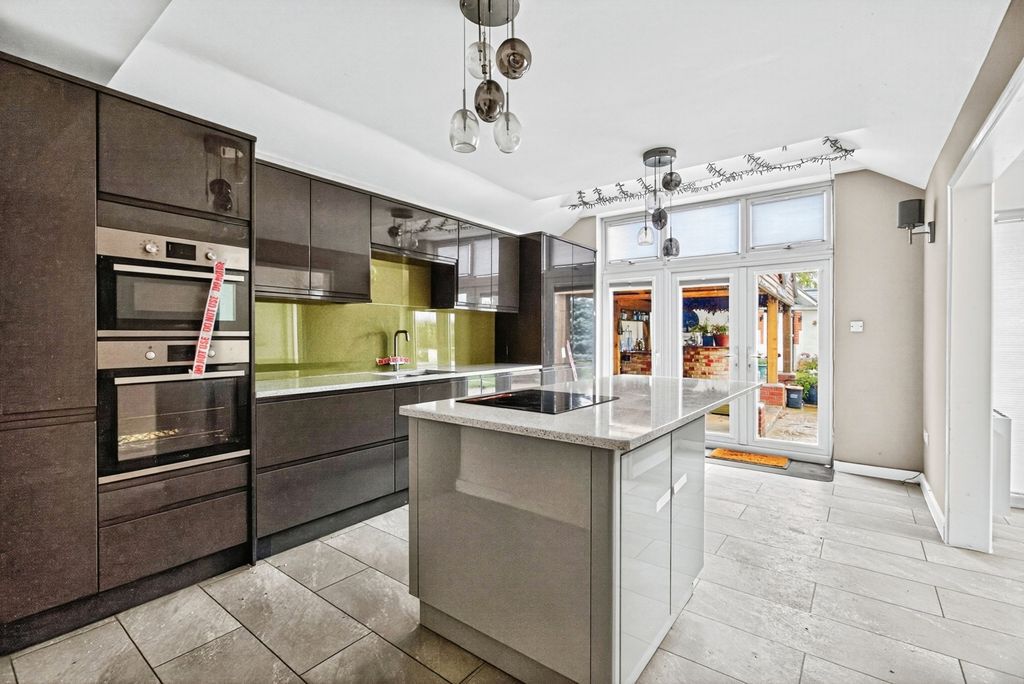 Property photo 3 of 20 Pbox-Img.Jpg