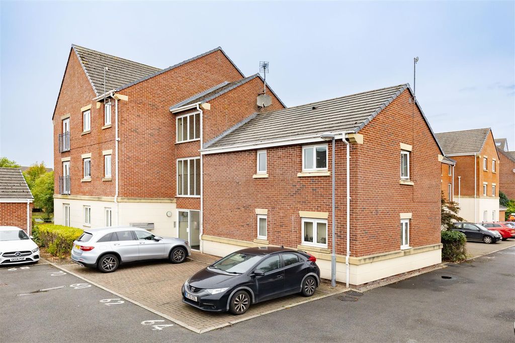 Property photo 1 of 16 External