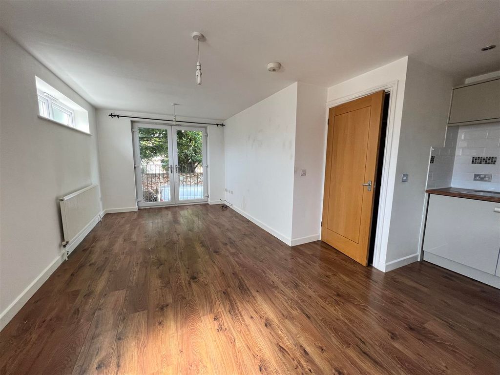 Property photo 3 of 12 Image