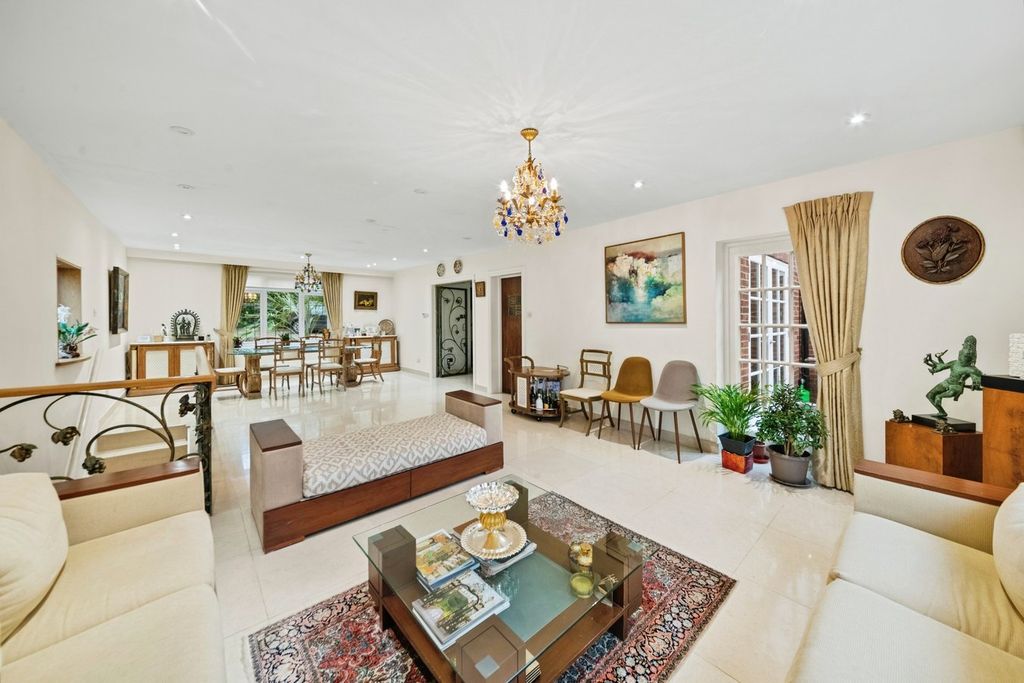 Property photo 2 of 34