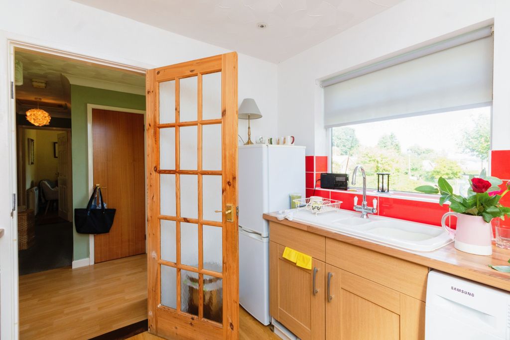 Property photo 3 of 14 Kitchen