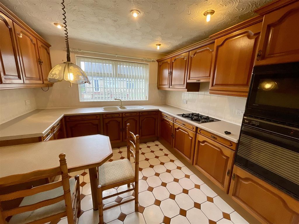 Property photo 3 of 13 Kitchen