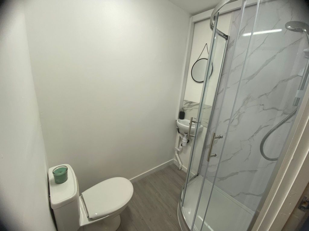 Property photo 2 of 2 Studio 5 Bathroom