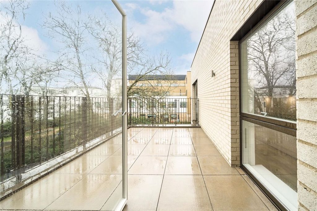 Property photo 2 of 8