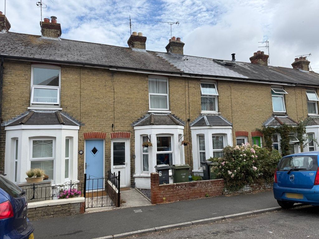 Property photo 1 of 6 Terraced House With Bay And Forecourt