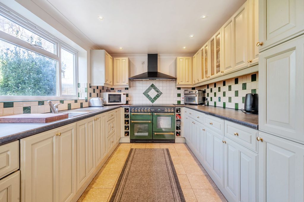 Property photo 2 of 21