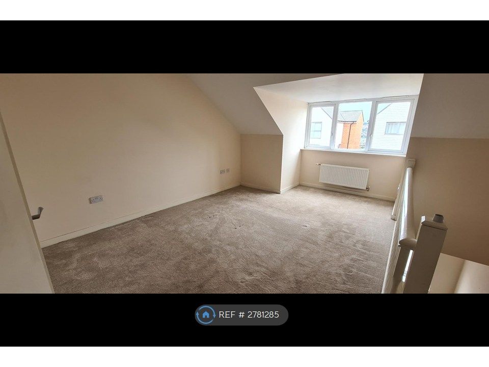 Property photo 3 of 16 Master Bedroom