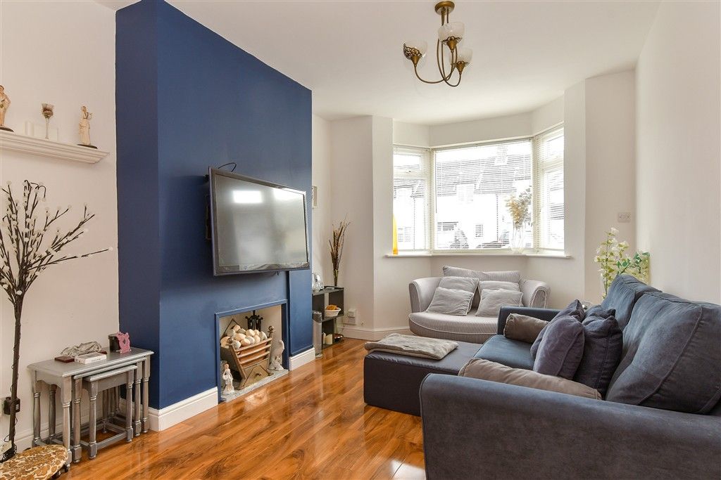 Property photo 2 of 11 Lounge