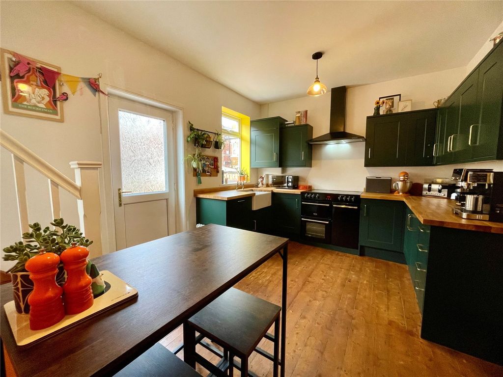 Property photo 1 of 17 Dining Kitchen
