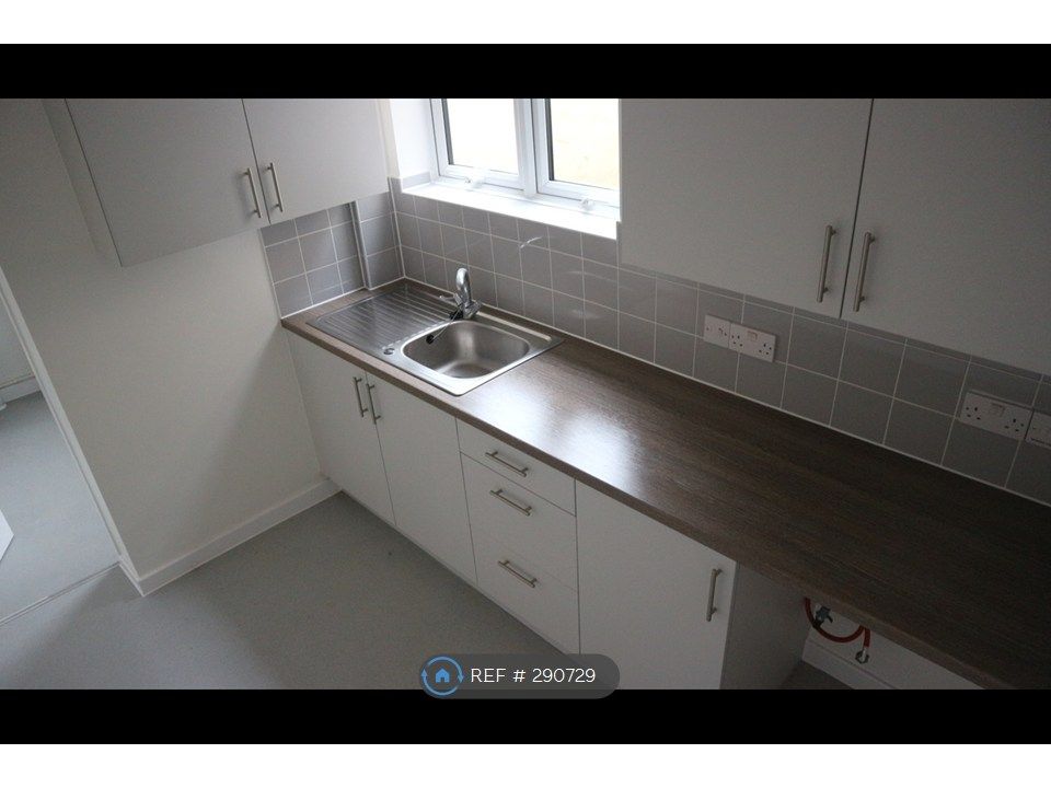 Property photo 1 of 10 Kitchen