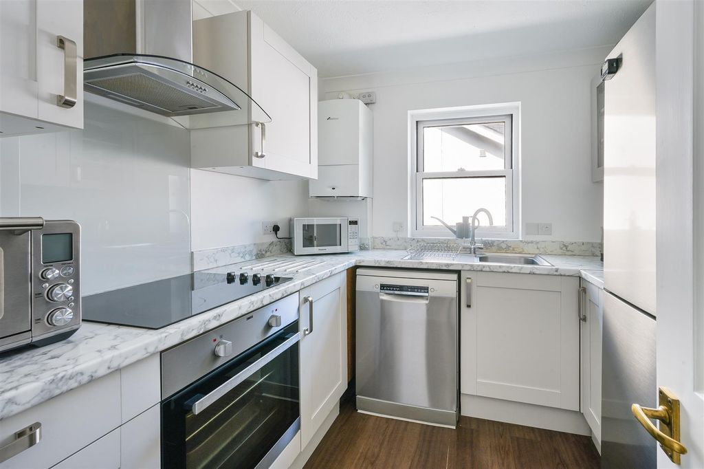 Property photo 3 of 21 Flat 4, 18 Tower Road - (15).Jpg