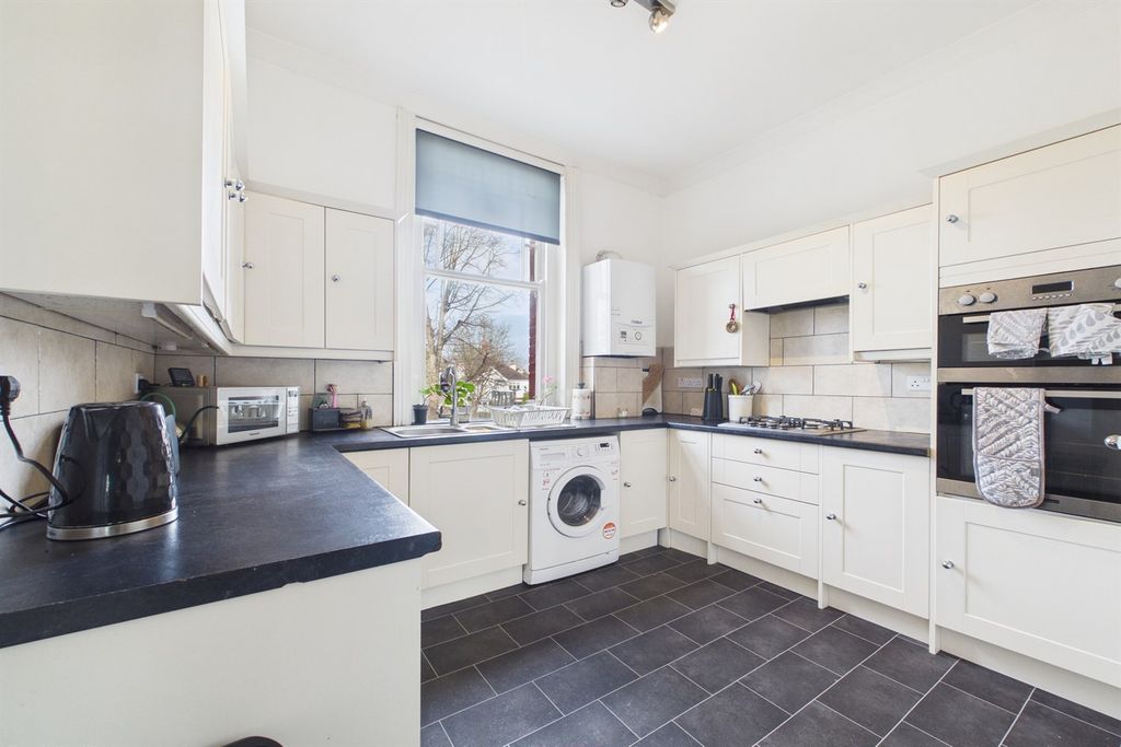 Property photo 3 of 14 Kitchen