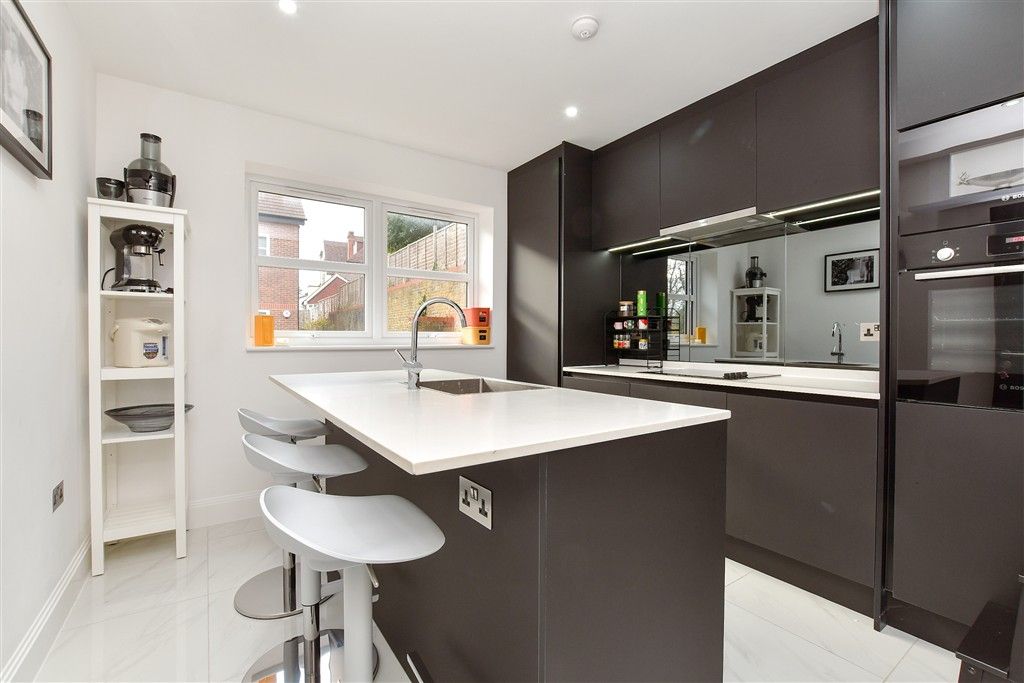 Property photo 2 of 19 Kitchen