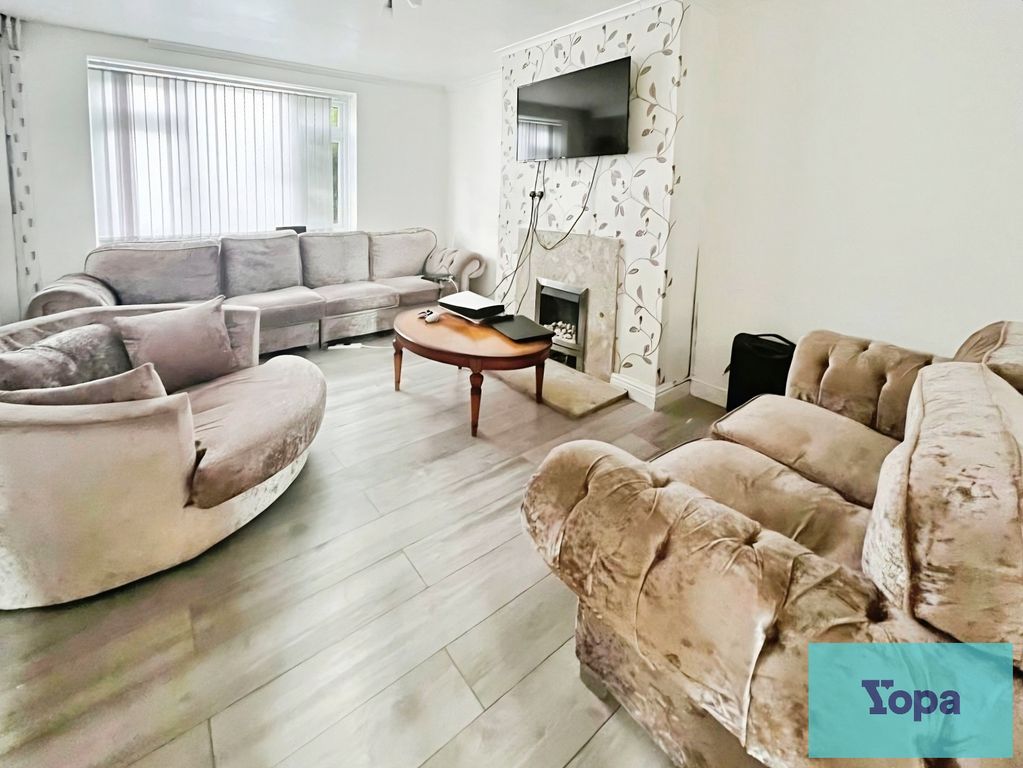 Property photo 2 of 10 Lounge