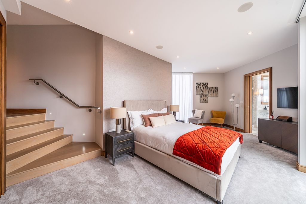 Property photo 2 of 35 36-Trafalgar-House-7