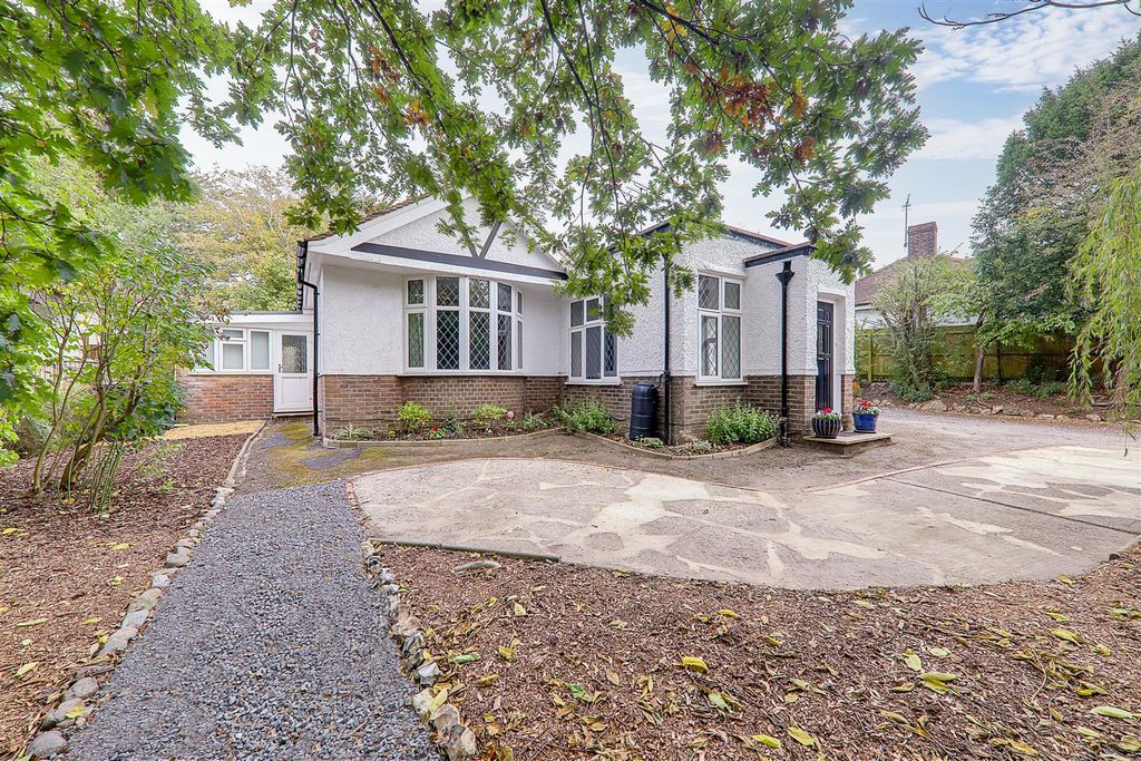 Property photo 2 of 26 Private Driveway