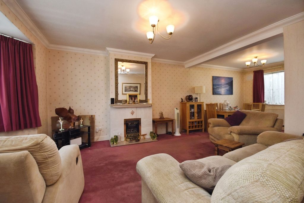 Property photo 2 of 17 Photo