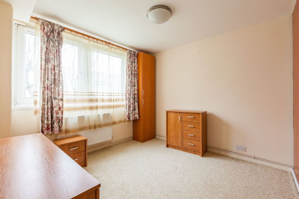 Property photo 3 of 4