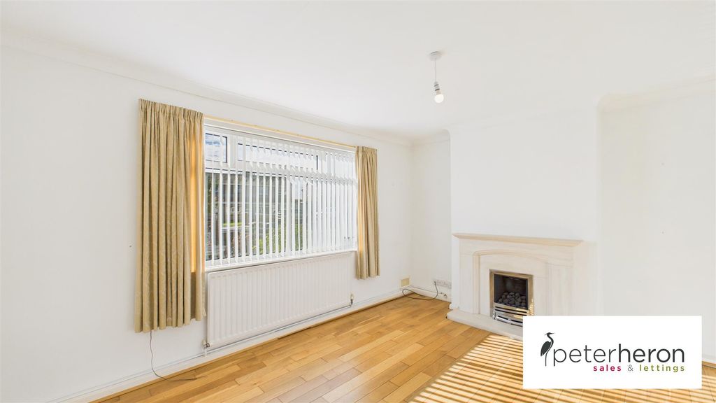 Property photo 2 of 11 Lounge