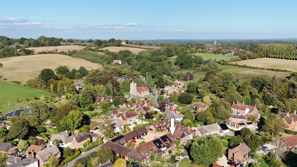 Property photo 1 of 35 Manor Farm.Jpg
