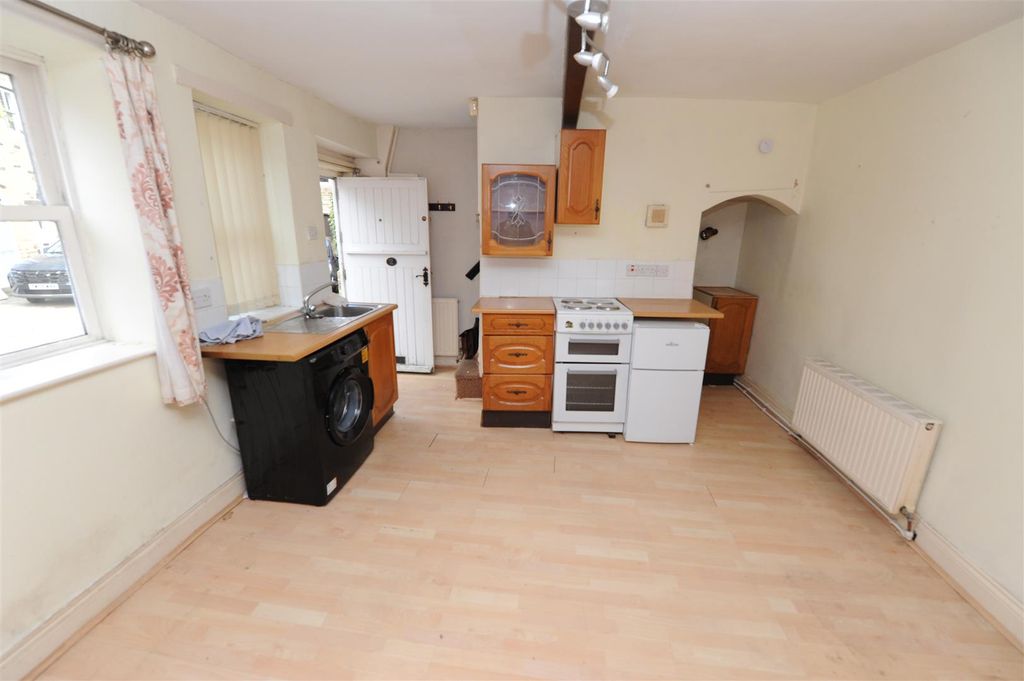 Property photo 2 of 8