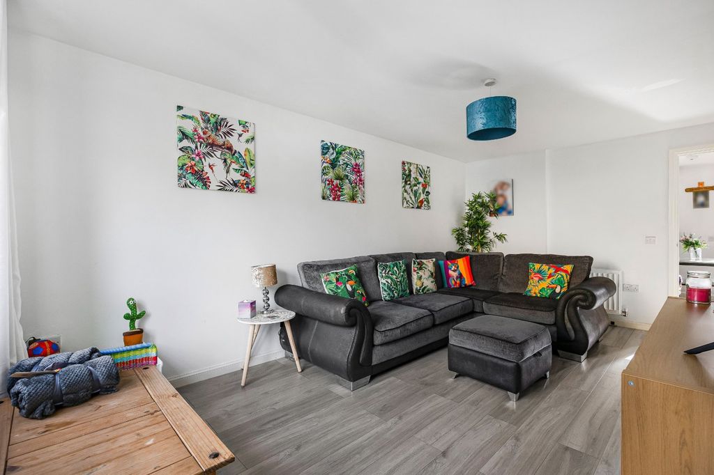 Property photo 2 of 11 Picture No. 15