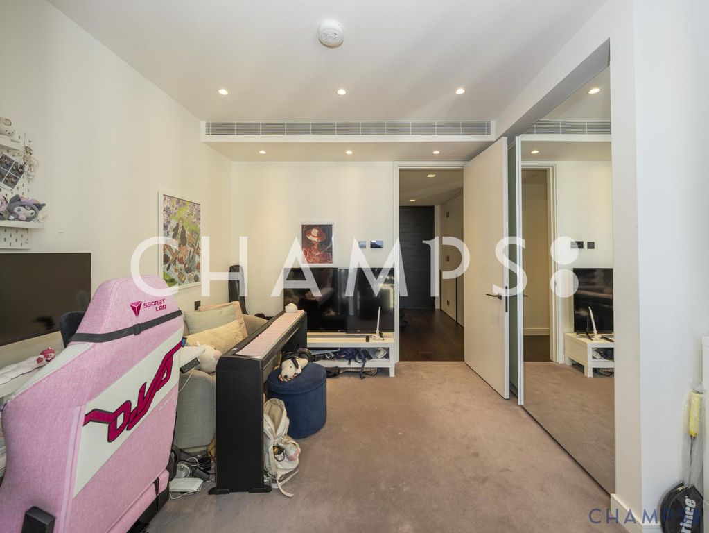 Property photo 1 of 8 2 Bed Flat For Sale Casson Square, London Se1