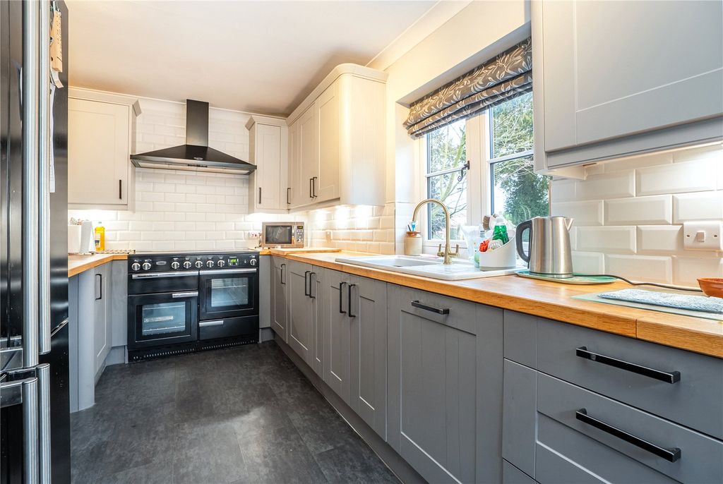 Property photo 3 of 27 Picture No. 23