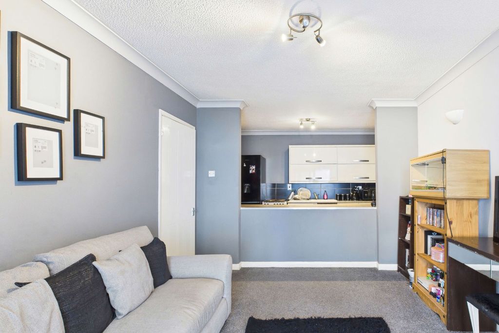 Property photo 3 of 11