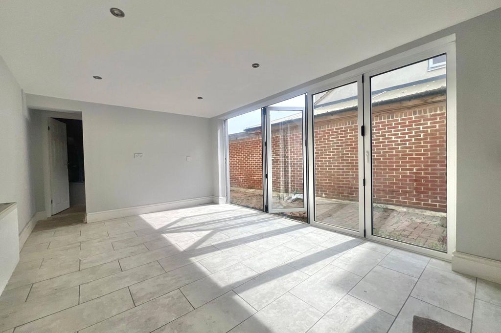 Property photo 3 of 13 Picture No. 10