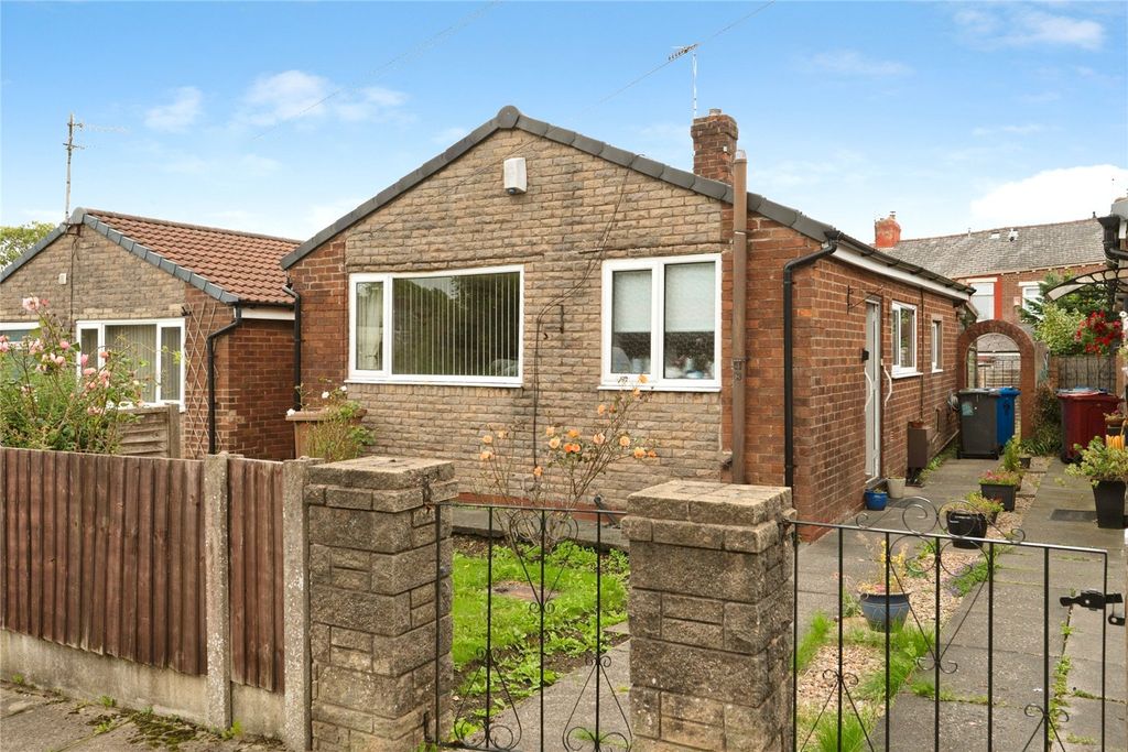 Property photo 1 of 15 External