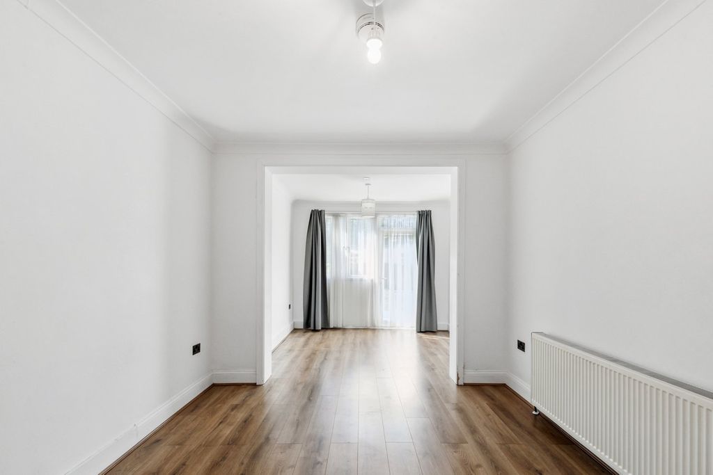 Property photo 3 of 24