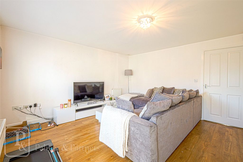 Property photo 3 of 10 Lounge