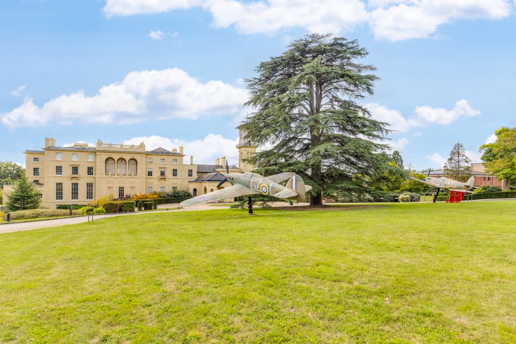 Property photo 2 of 31