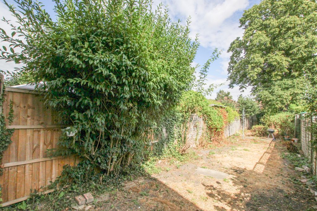 Property photo 2 of 12 Garden