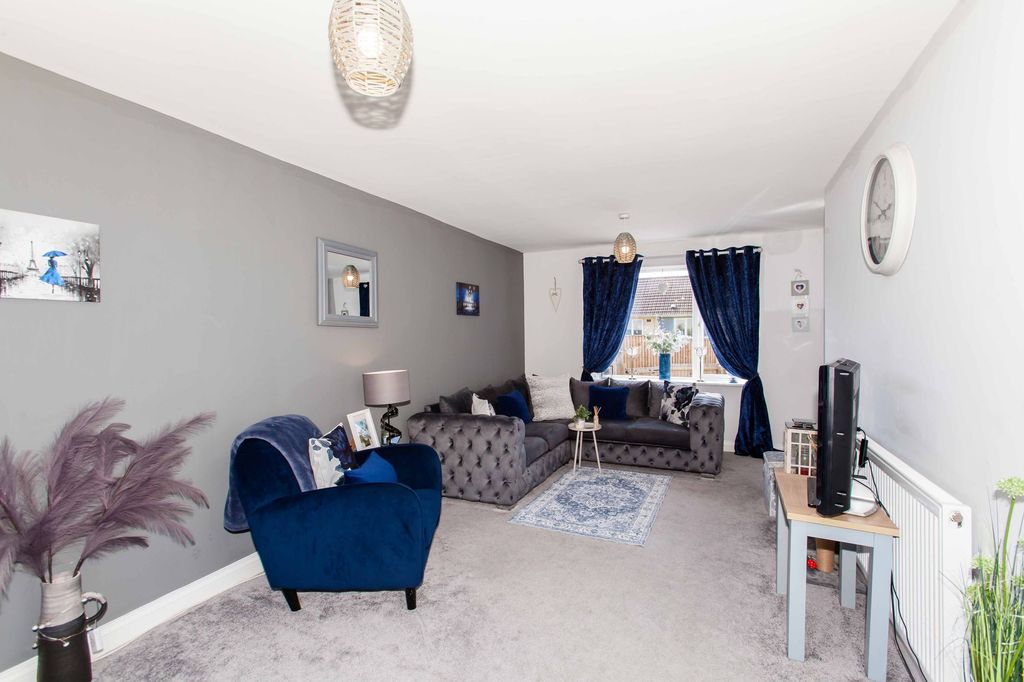 Property photo 3 of 24