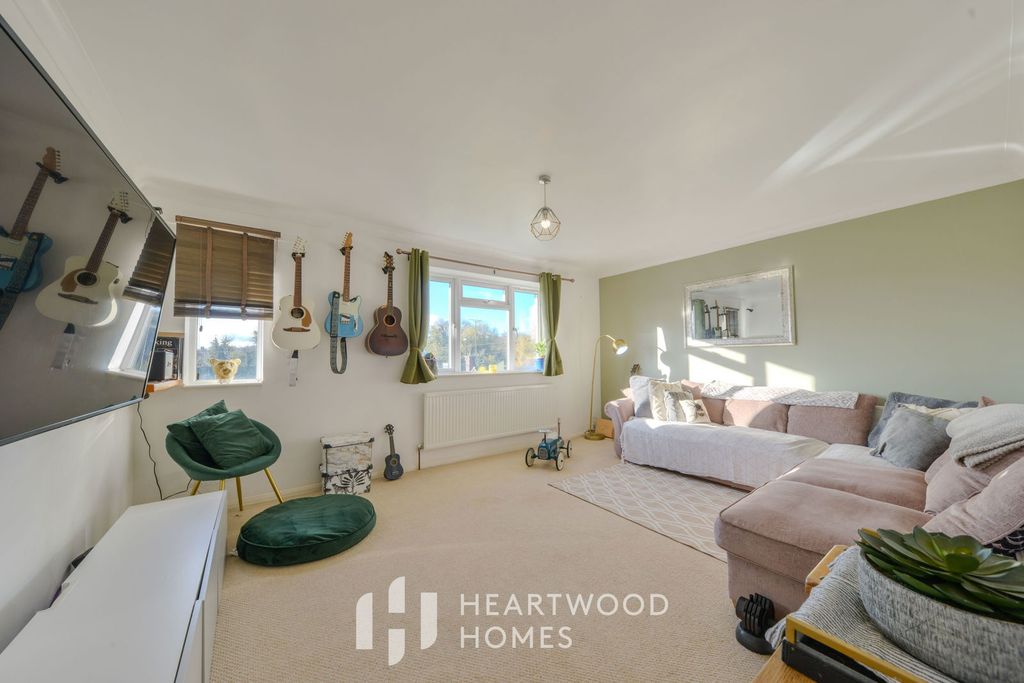 Property photo 2 of 17