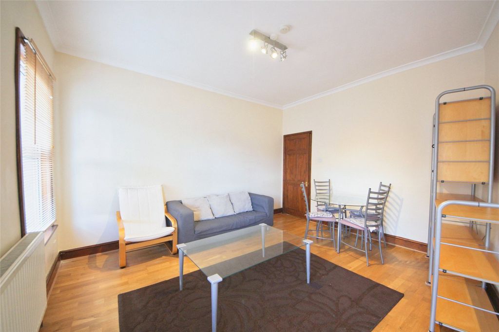Property photo 3 of 11 Picture No. 18