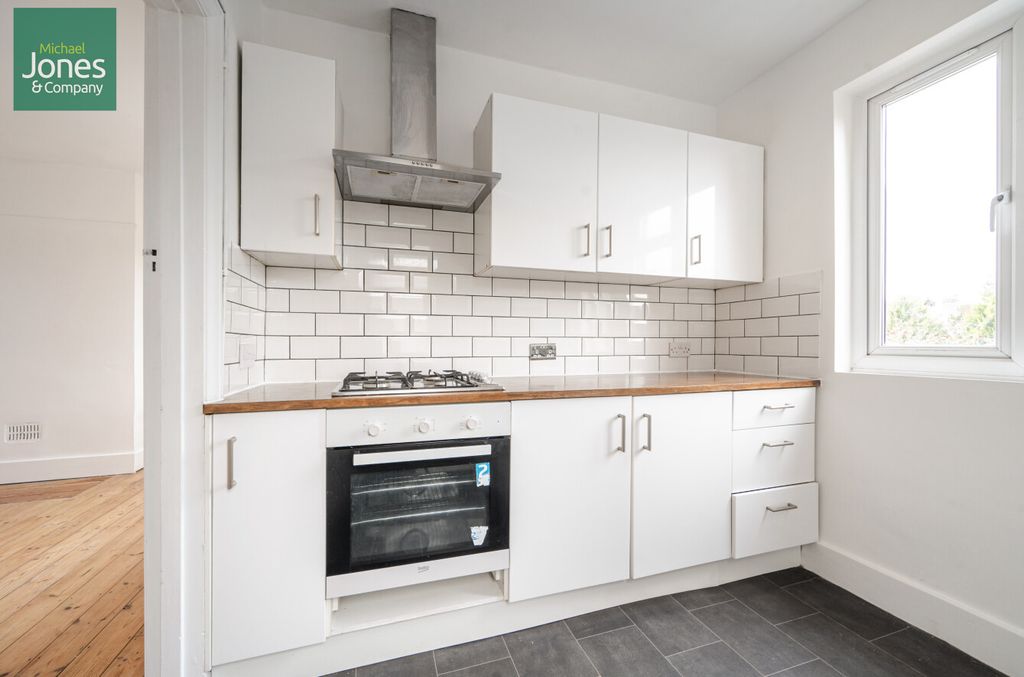 Property photo 2 of 9 Kitchen