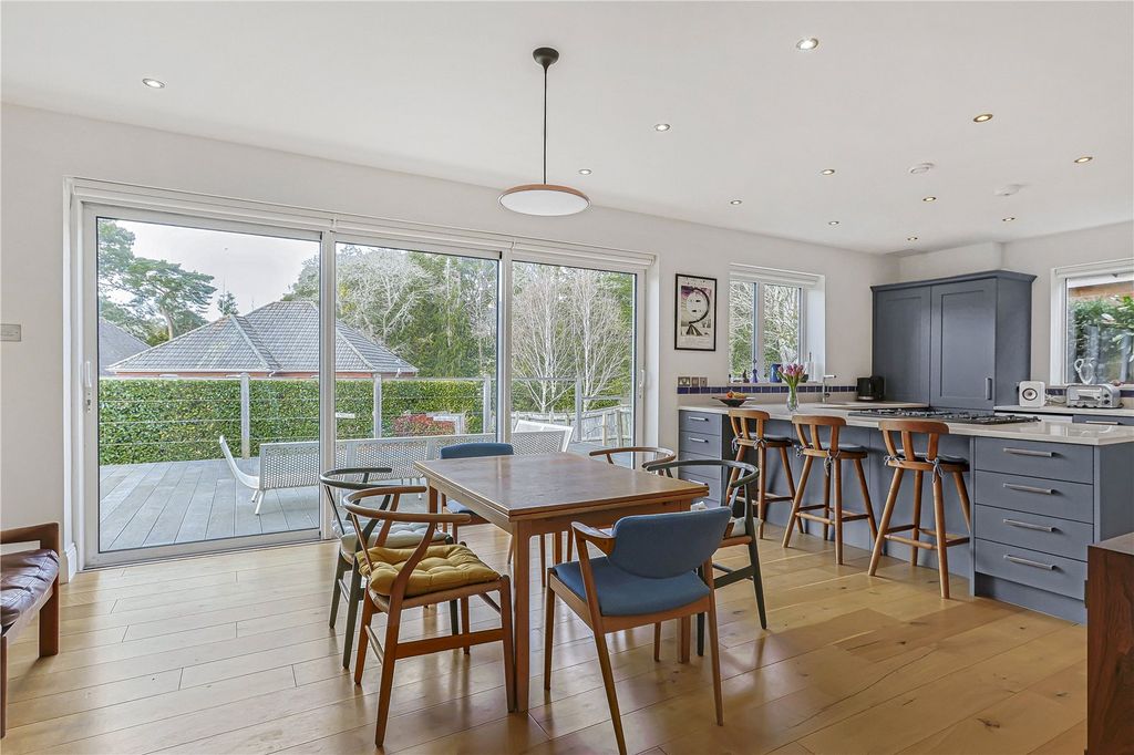 Property photo 2 of 28 Diner