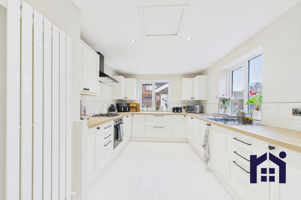 Property photo 2 of 19 Kitchen