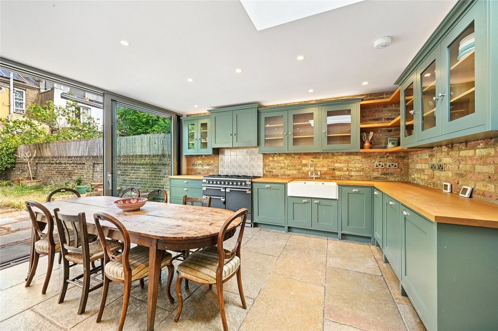 Property photo 3 of 22 Kitchen